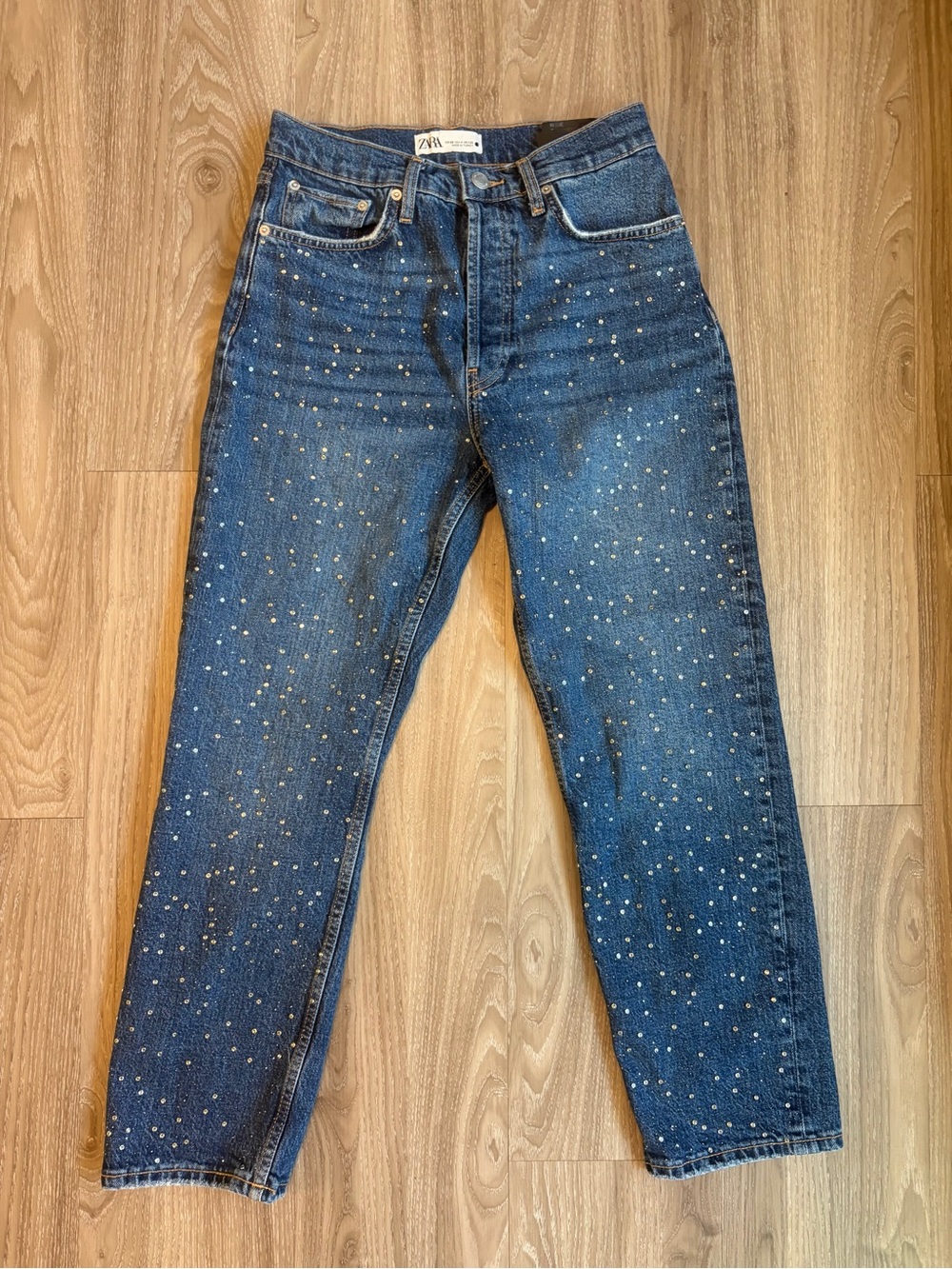 Zara women’s dark Blue High-Rise Jeans with Silver Study size 4